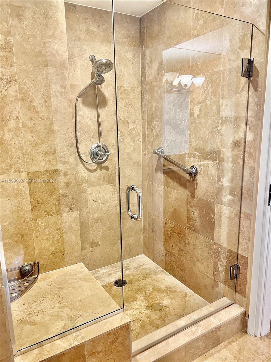 300 S Biscayne Blvd #2006, Miami FL 33131