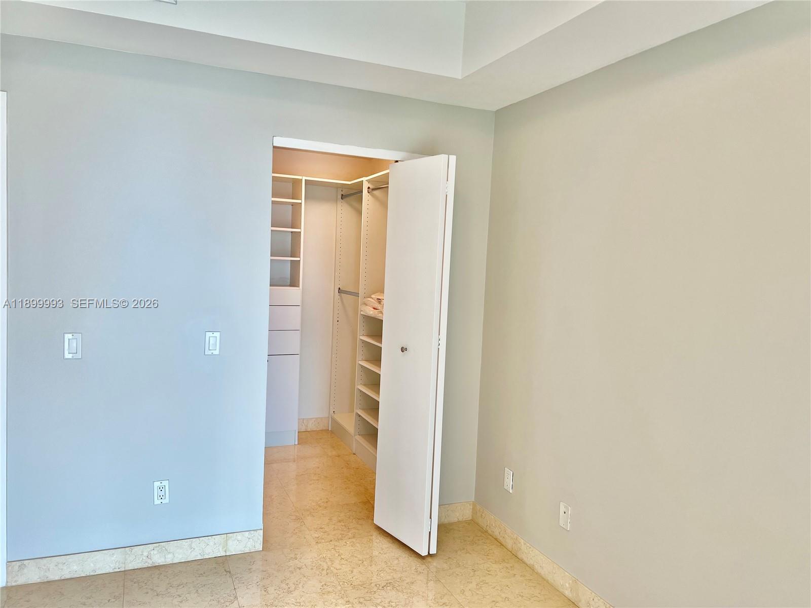300 S Biscayne Blvd #2006, Miami FL 33131