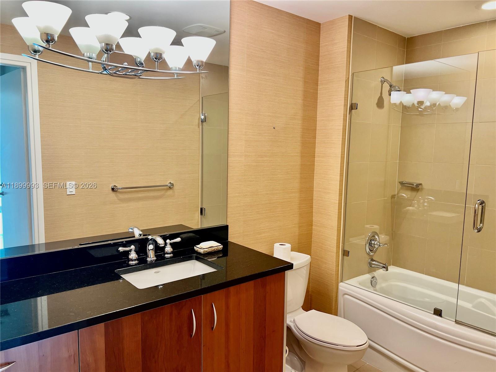 300 S Biscayne Blvd #2006, Miami FL 33131
