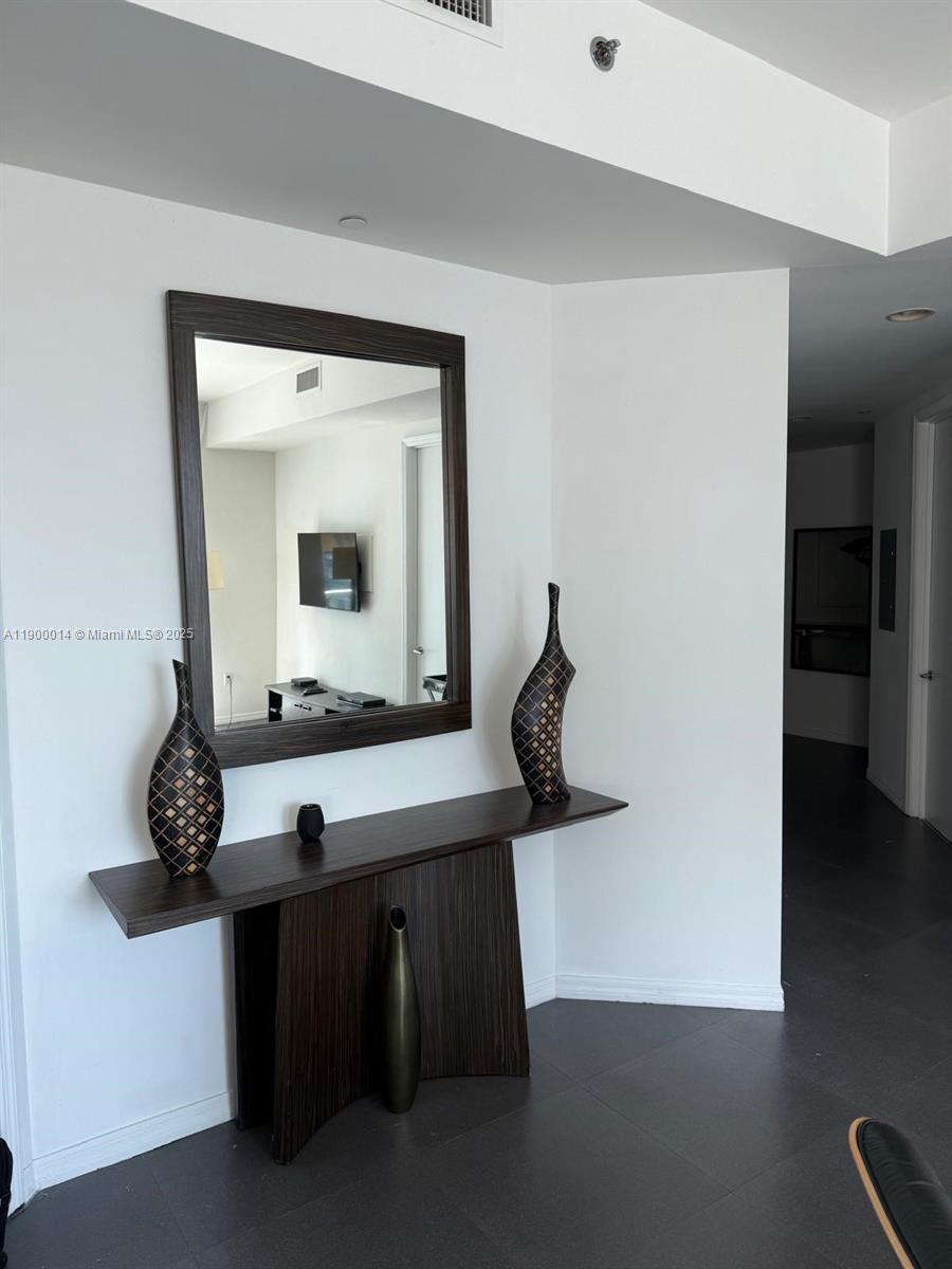 55 SE 6th St #4102, Miami FL 33131