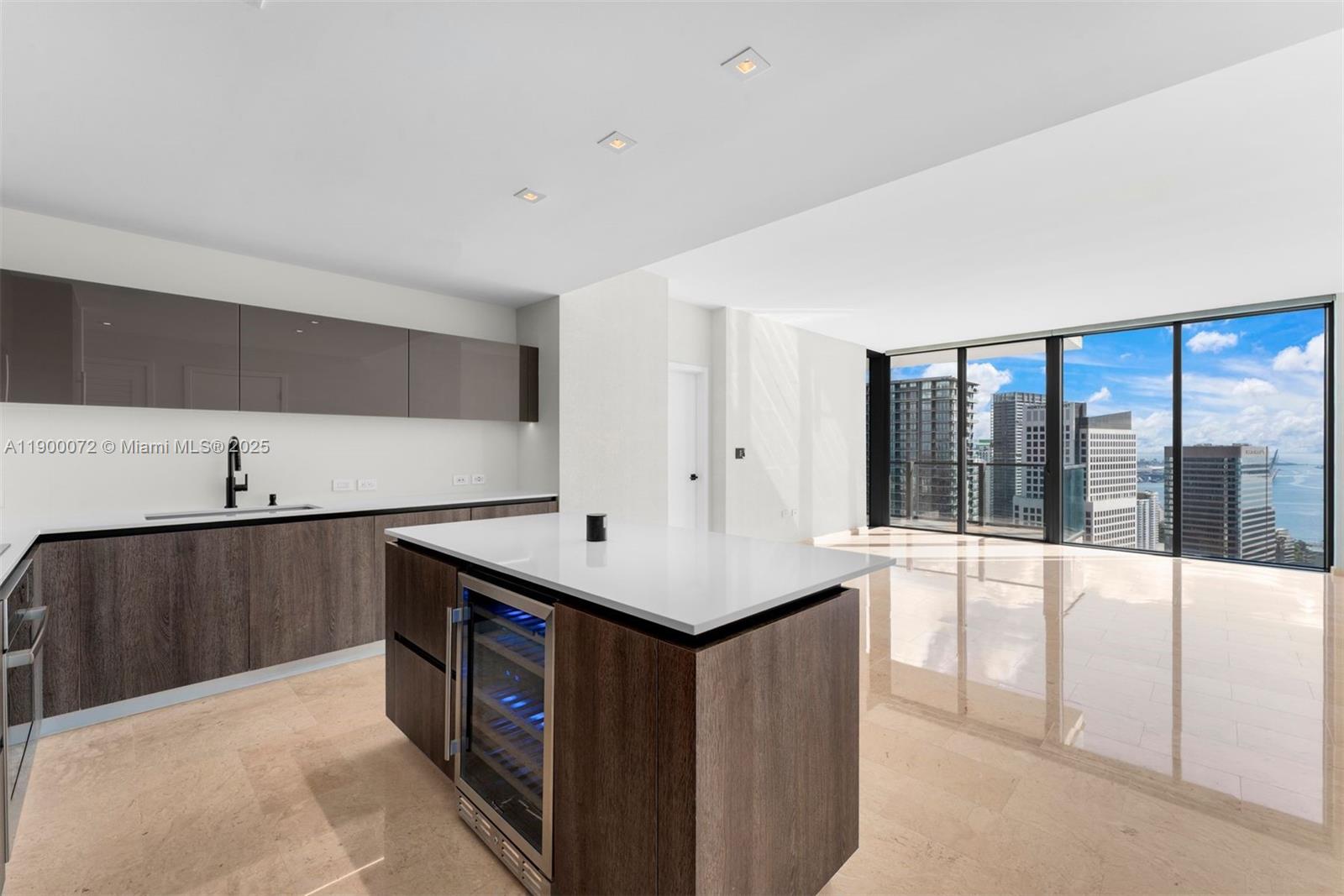 88 SW 7th St #3907, Miami FL 33130