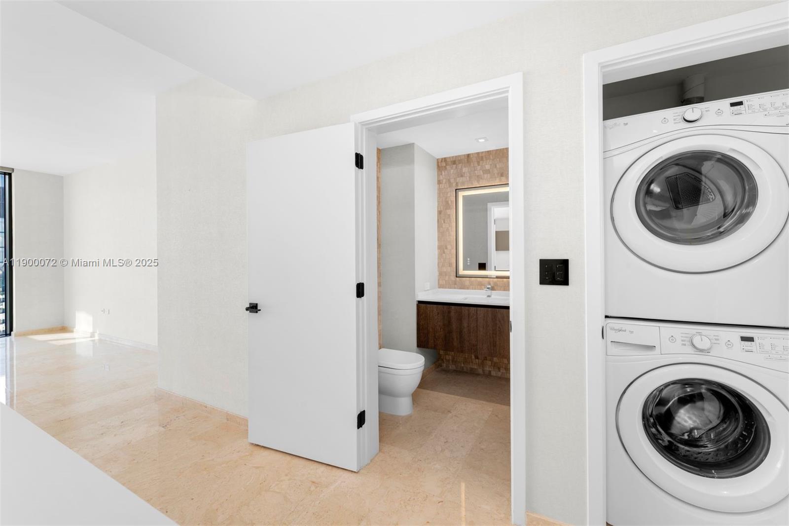 88 SW 7th St #3907, Miami FL 33130