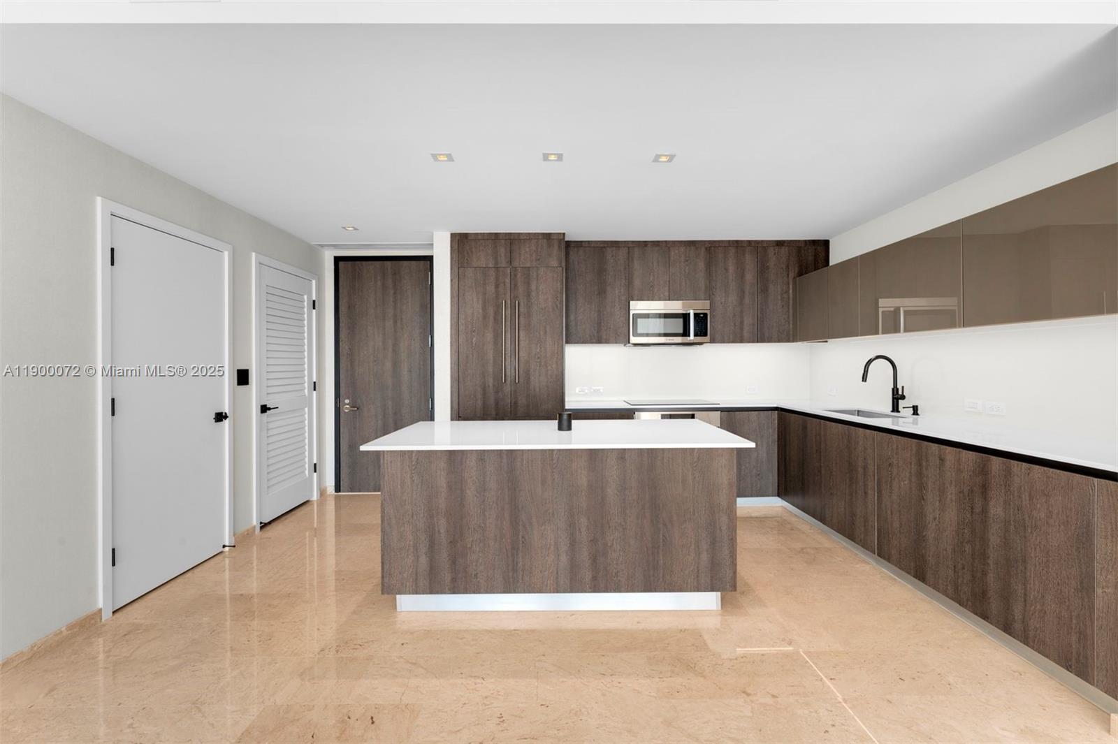 88 SW 7th St #3907, Miami FL 33130