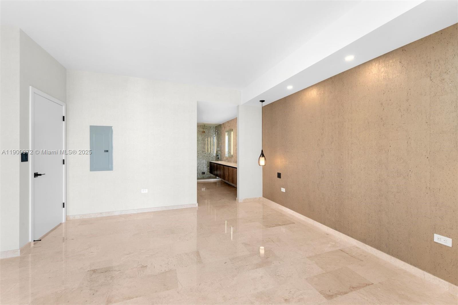 88 SW 7th St #3907, Miami FL 33130