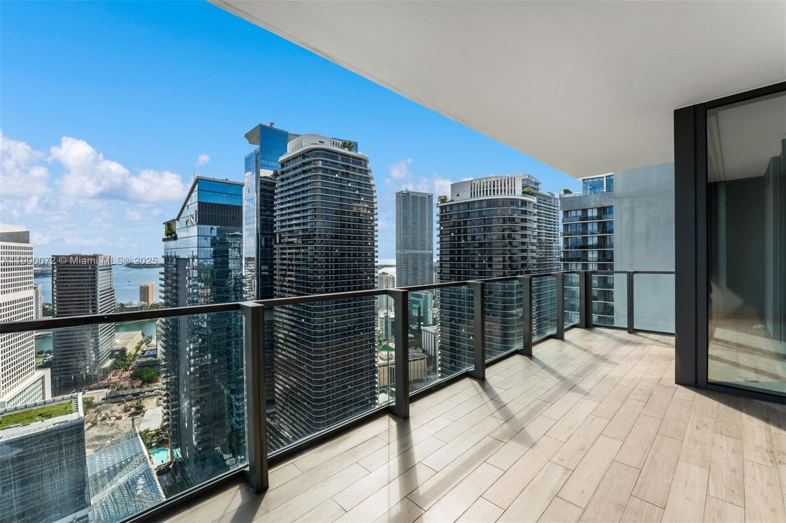 88 SW 7th St #3907, Miami FL 33130