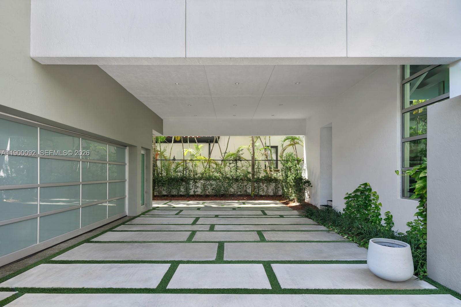 440 S Hibiscus Dr, Miami Beach FL 33139
