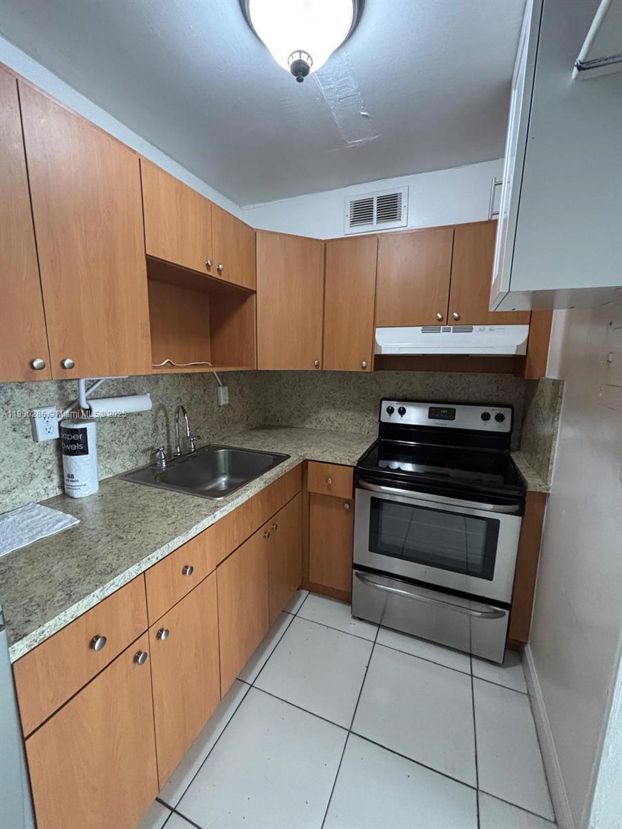 11005 SW 1st St #302, Sweetwater FL 33174