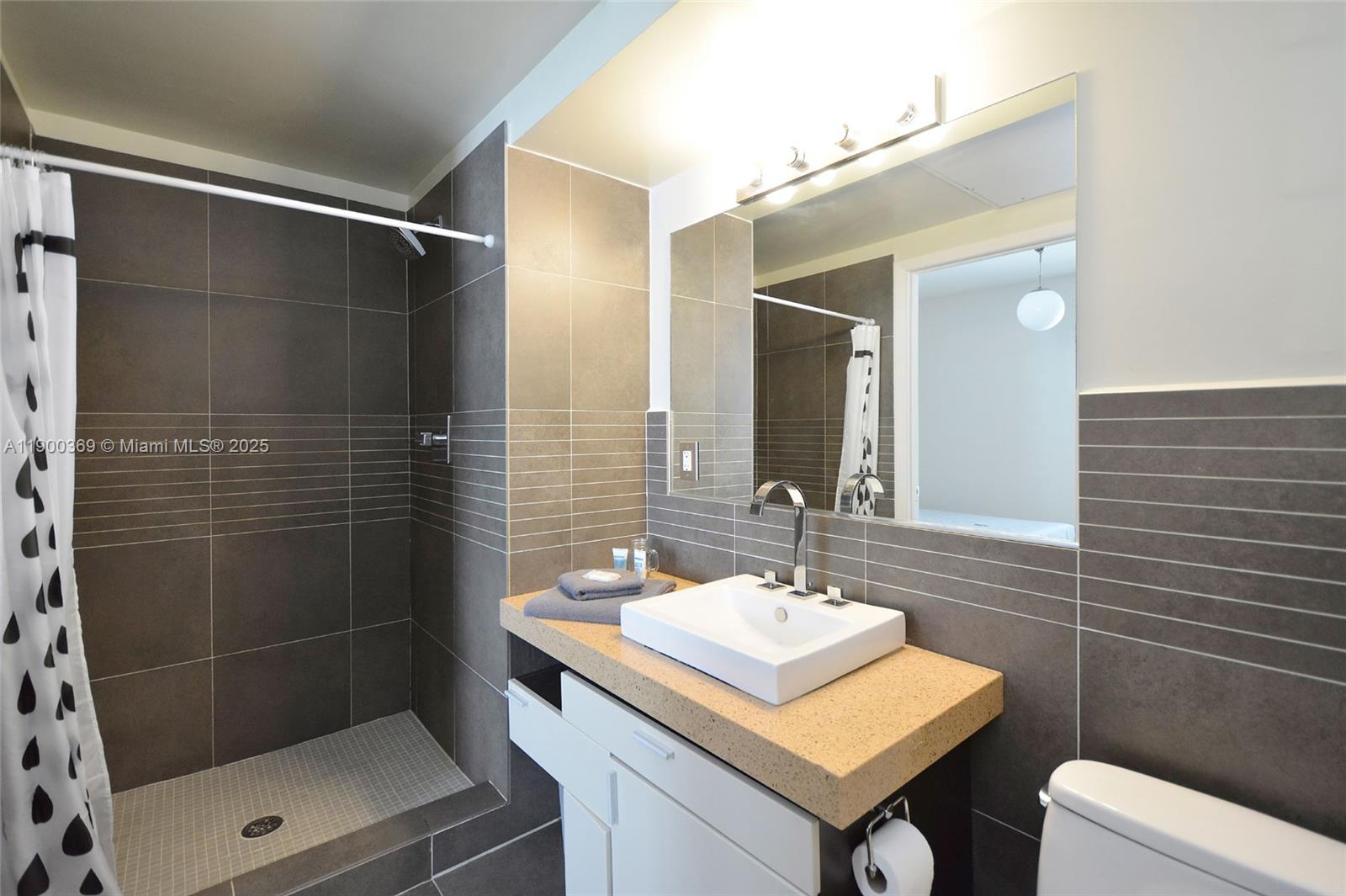 435 21st St #205, Miami Beach FL 33139