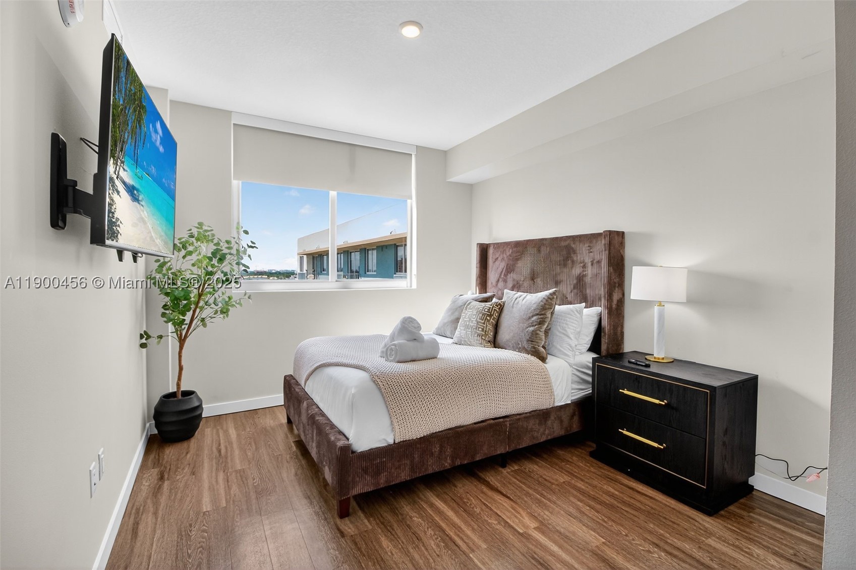 1110 NW 1 ST #705, Miami FL 33128