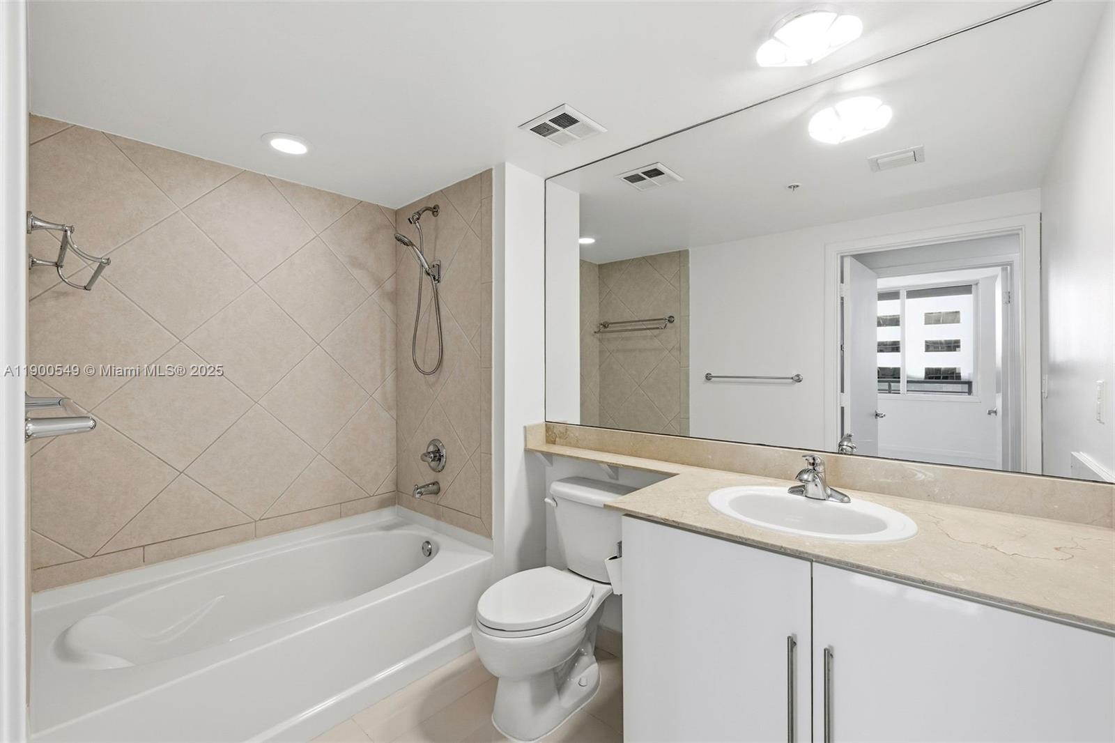 335 S Biscayne Blvd #2604, Miami FL 33131