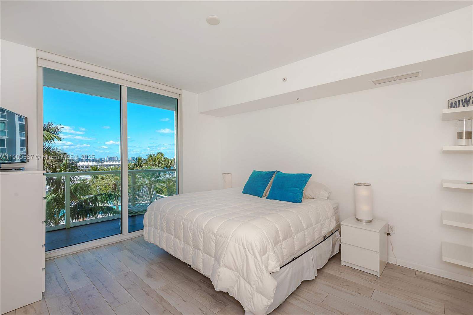 253 NE 2nd St #1407, Miami FL 33132