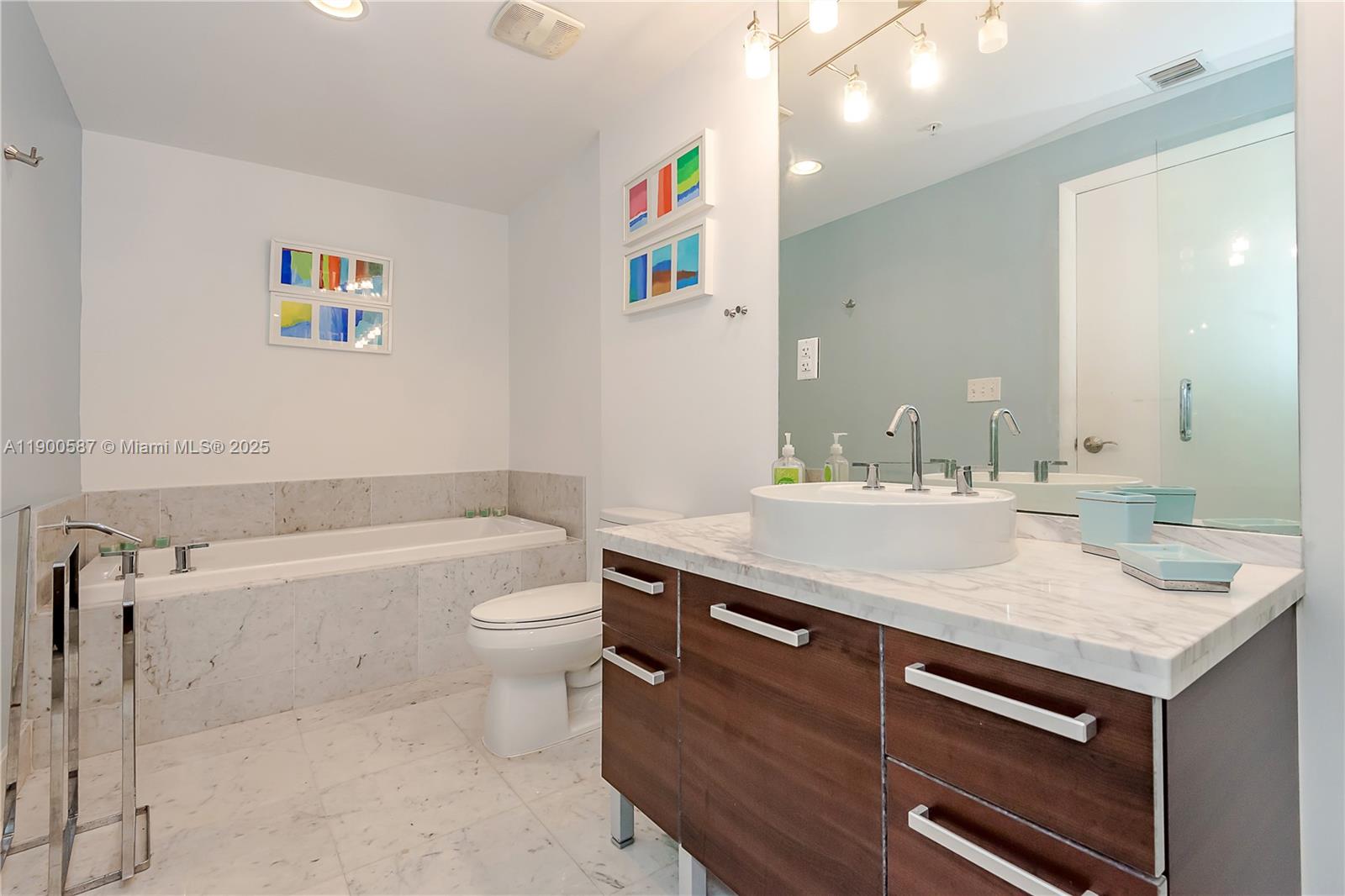 253 NE 2nd St #1407, Miami FL 33132