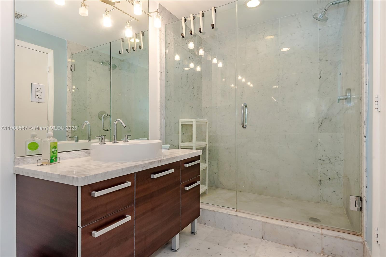 253 NE 2nd St #1407, Miami FL 33132