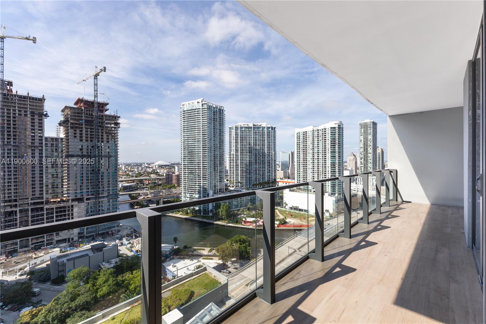 68 SE 6th St #2006, Miami FL 33131