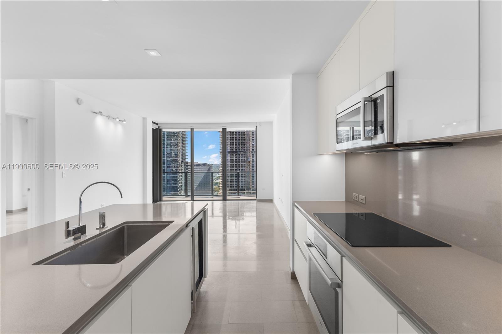 68 SE 6th St #2006, Miami FL 33131