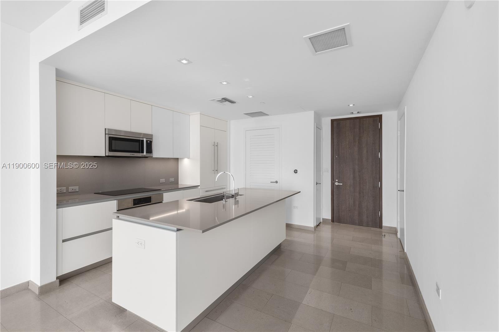 68 SE 6th St #2006, Miami FL 33131
