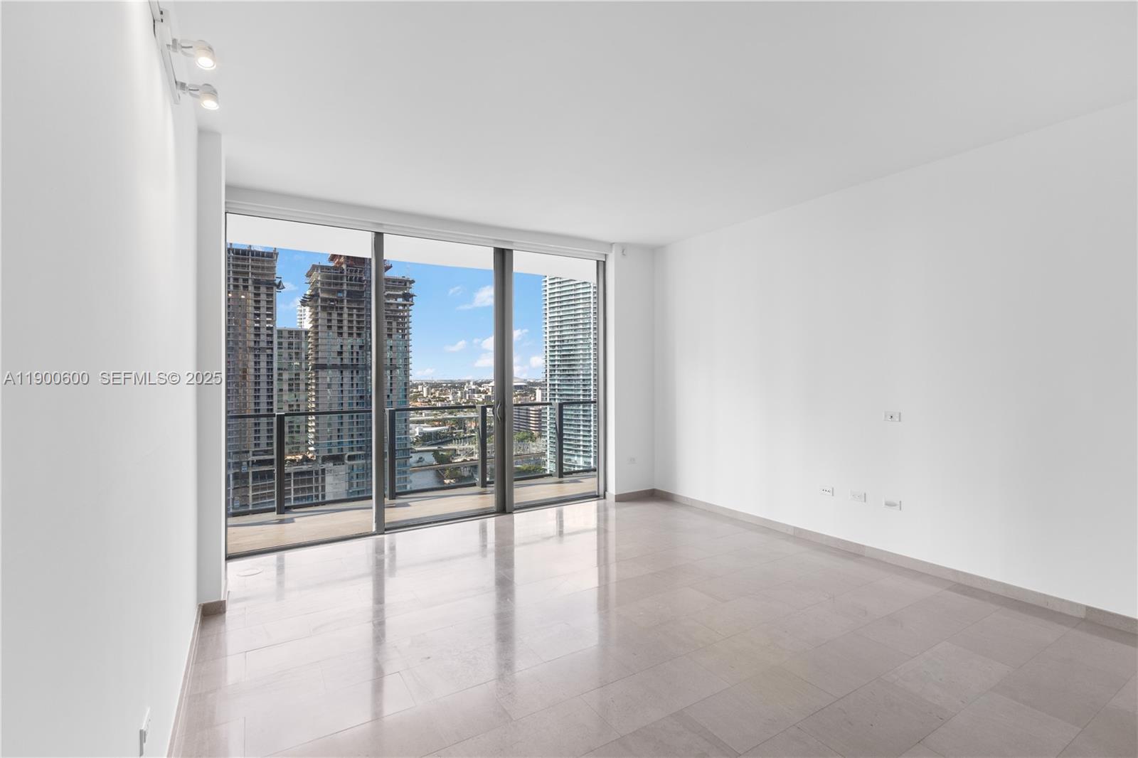 68 SE 6th St #2006, Miami FL 33131