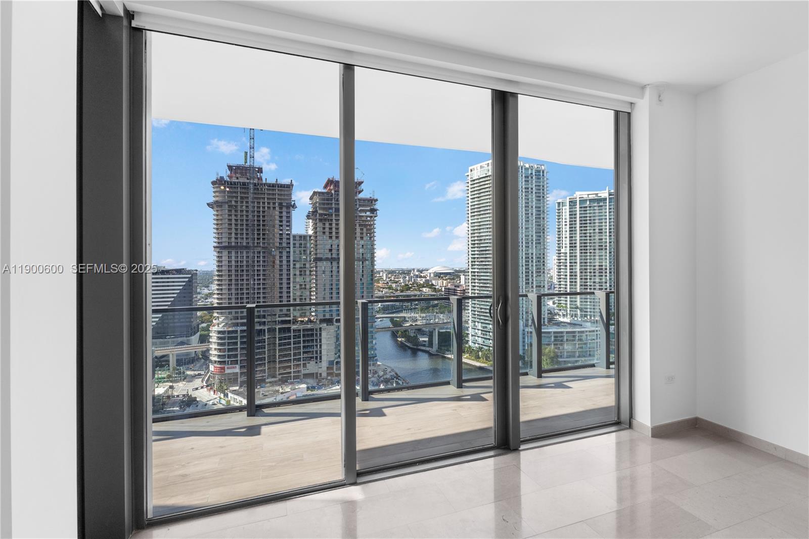 68 SE 6th St #2006, Miami FL 33131