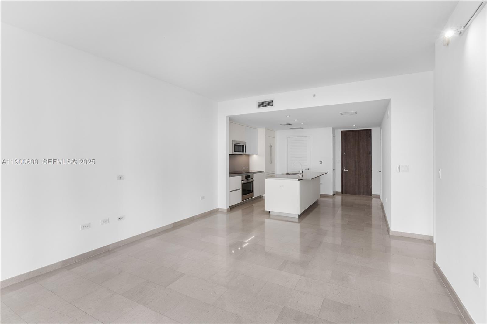 68 SE 6th St #2006, Miami FL 33131