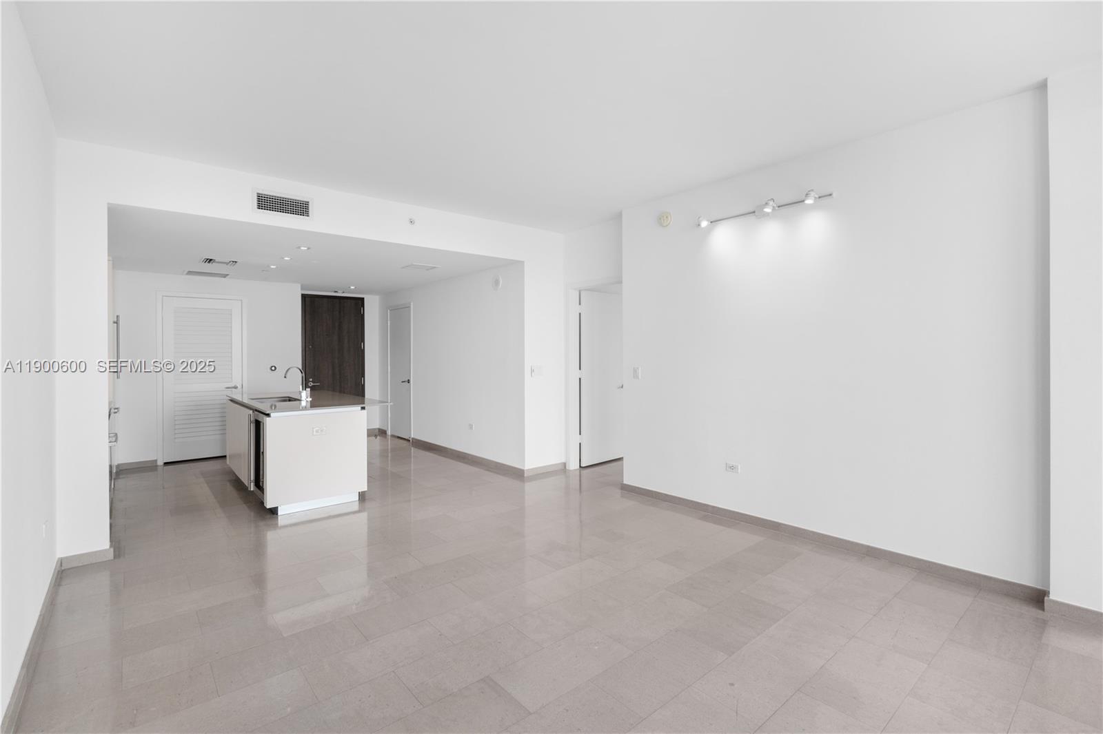 68 SE 6th St #2006, Miami FL 33131