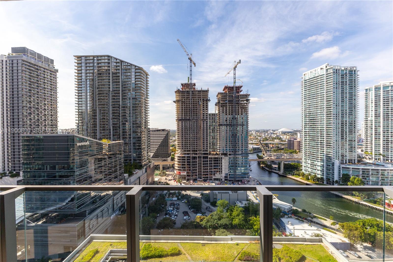 68 SE 6th St #2006, Miami FL 33131