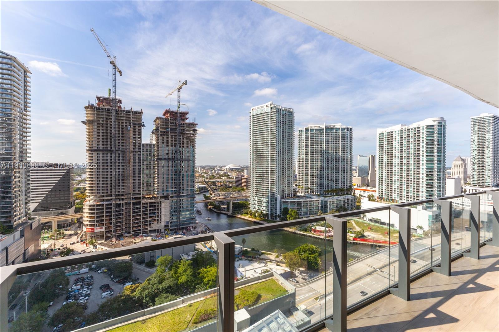 68 SE 6th St #2006, Miami FL 33131