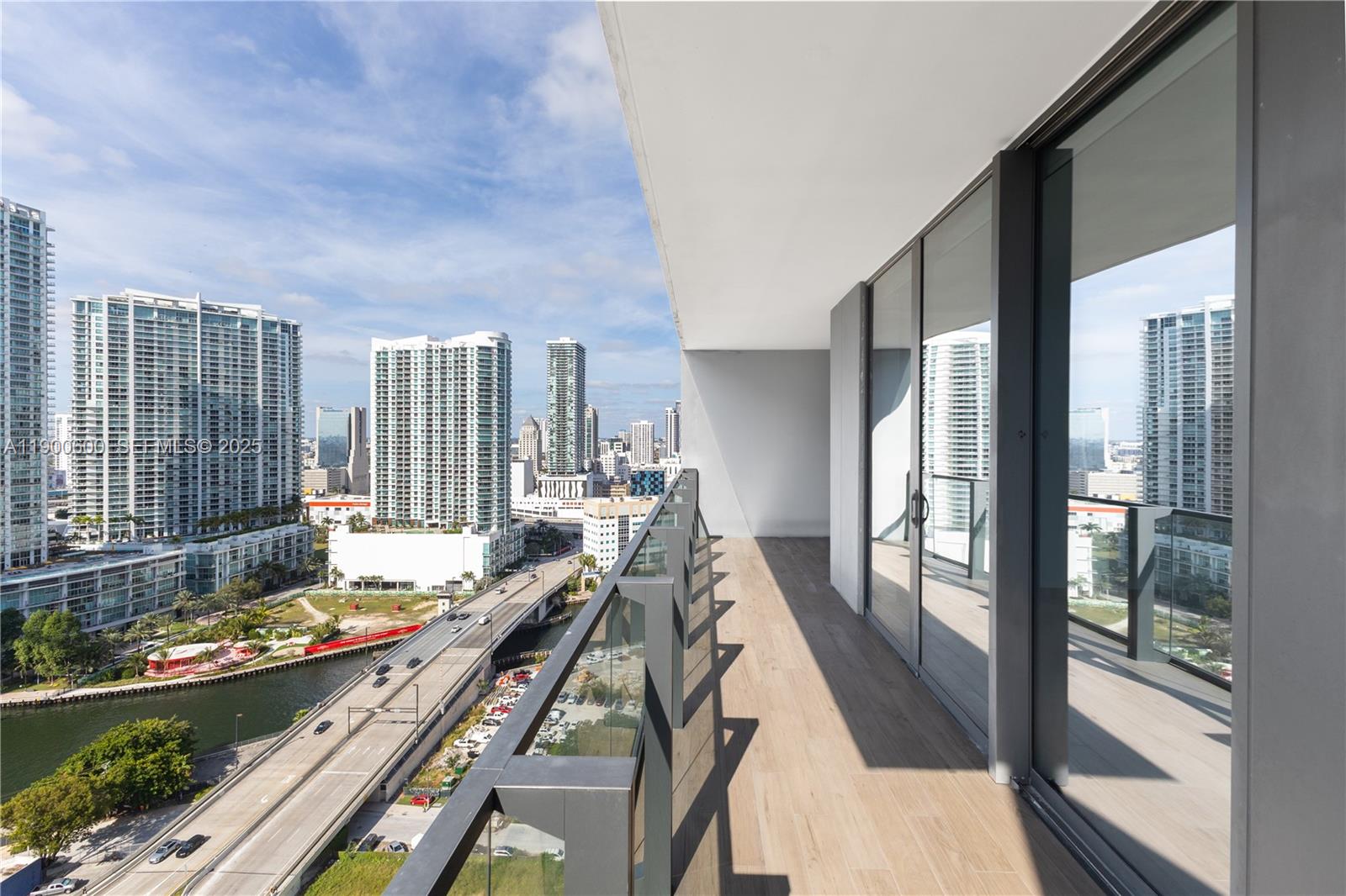 68 SE 6th St #2006, Miami FL 33131