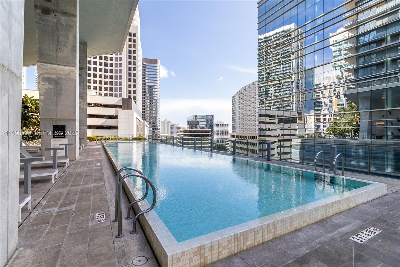 68 SE 6th St #2006, Miami FL 33131