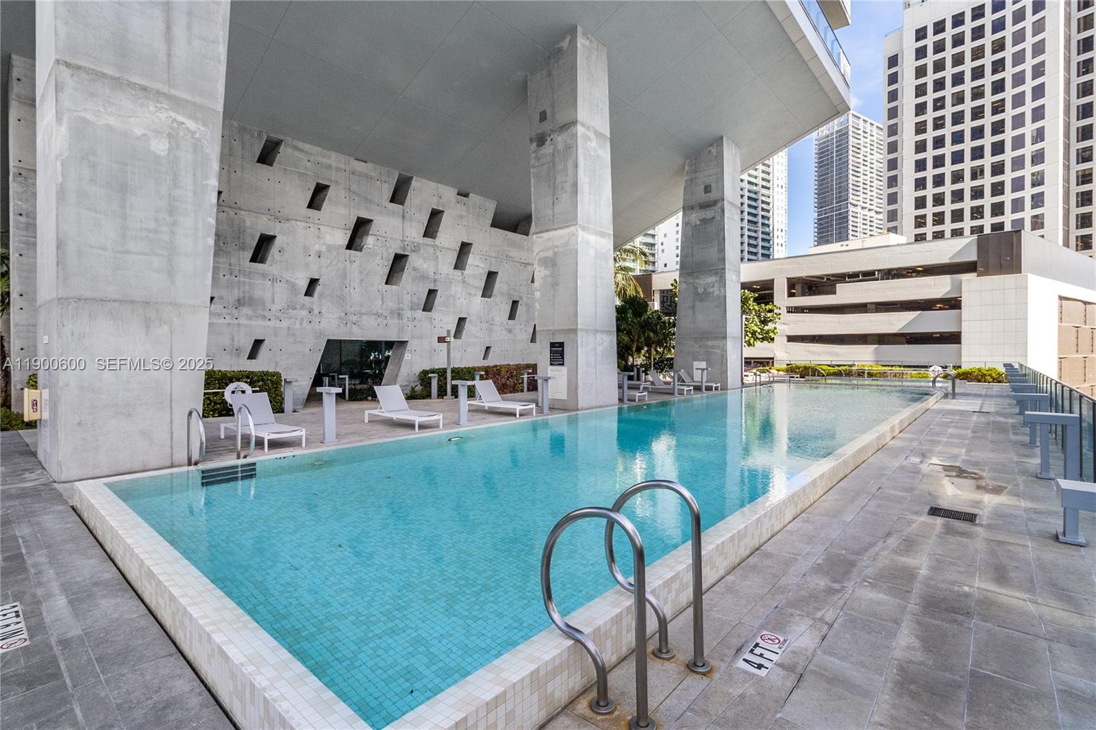 68 SE 6th St #2006, Miami FL 33131