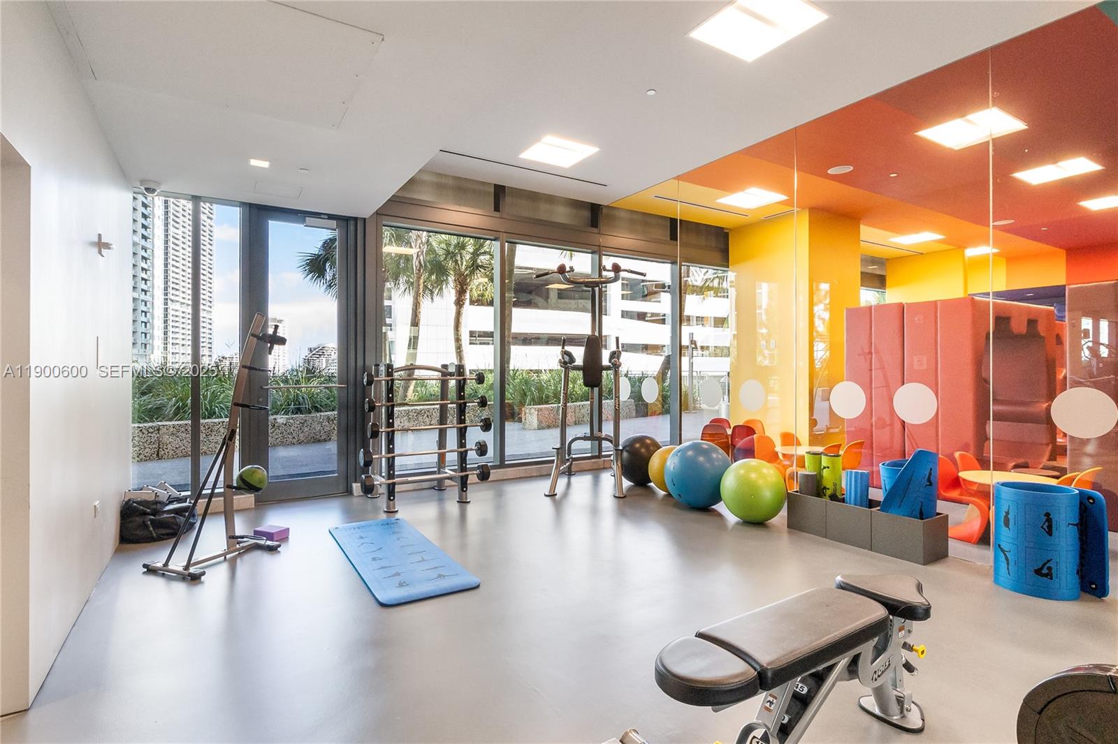 68 SE 6th St #2006, Miami FL 33131