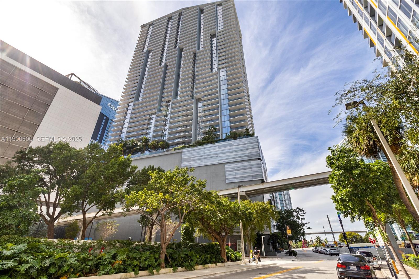 68 SE 6th St #2006, Miami FL 33131