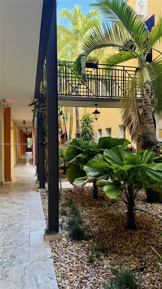 4812 Pine Tree Dr #204, Miami Beach FL 33140