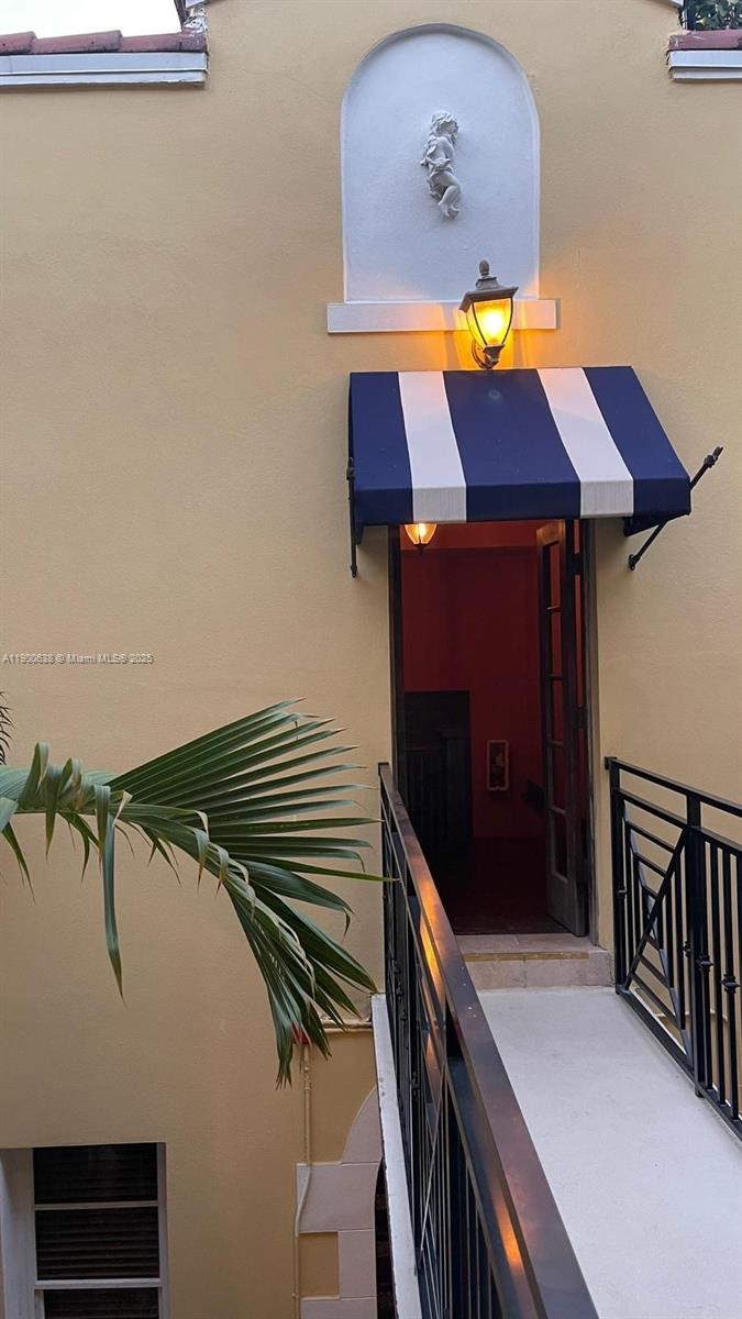 4812 Pine Tree Dr #204, Miami Beach FL 33140