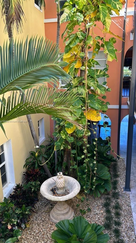 4812 Pine Tree Dr #204, Miami Beach FL 33140