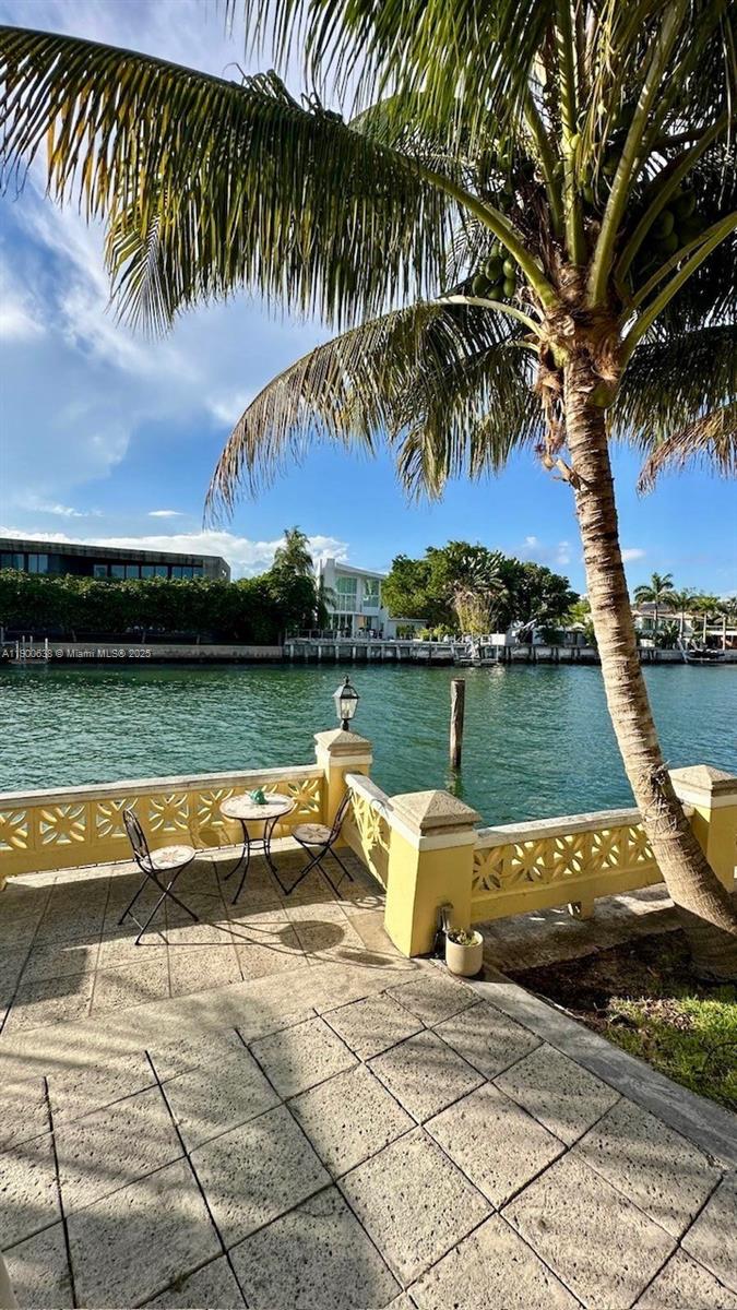 4812 Pine Tree Dr #204, Miami Beach FL 33140