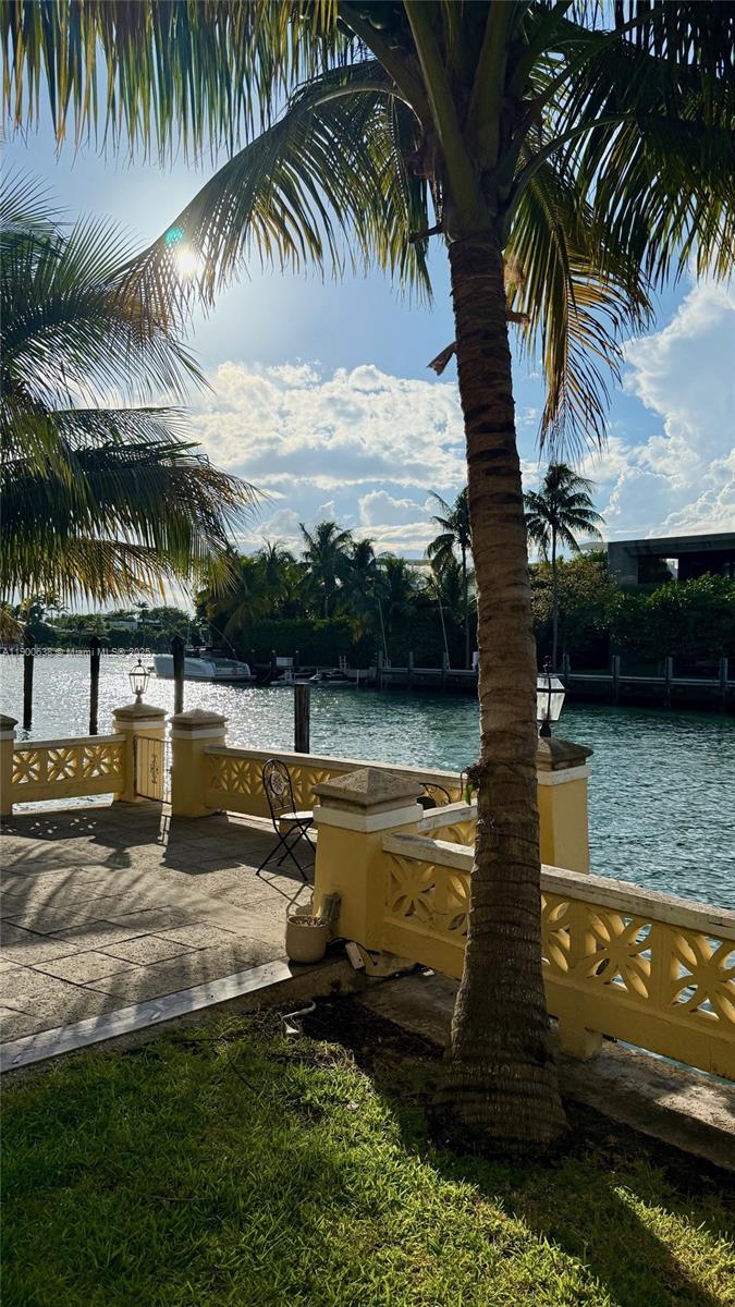 4812 Pine Tree Dr #204, Miami Beach FL 33140