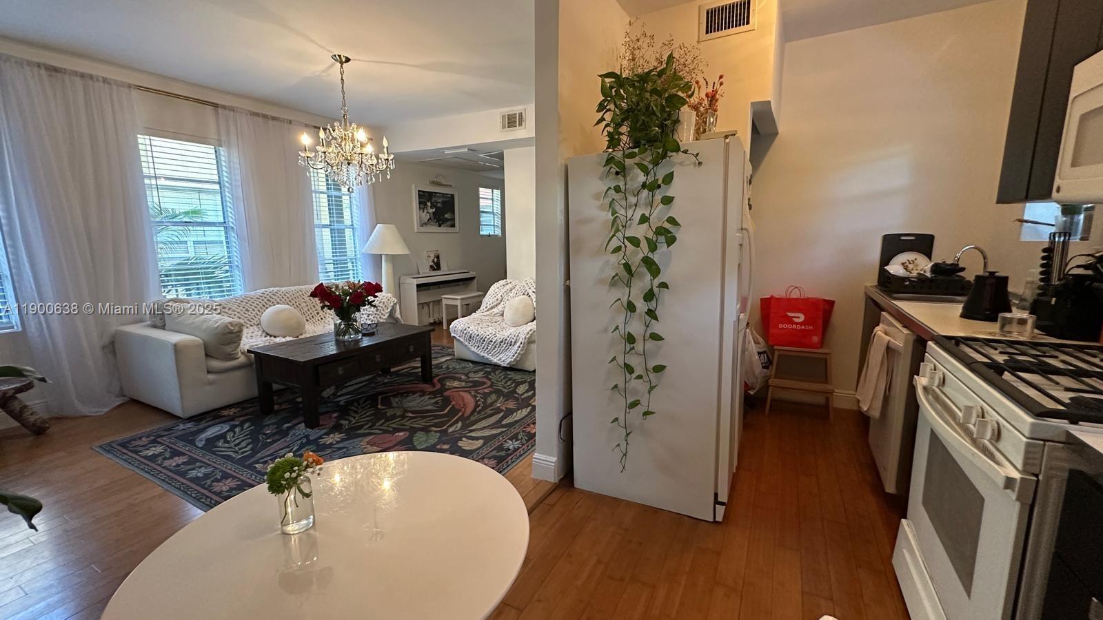 4812 Pine Tree Dr #204, Miami Beach FL 33140