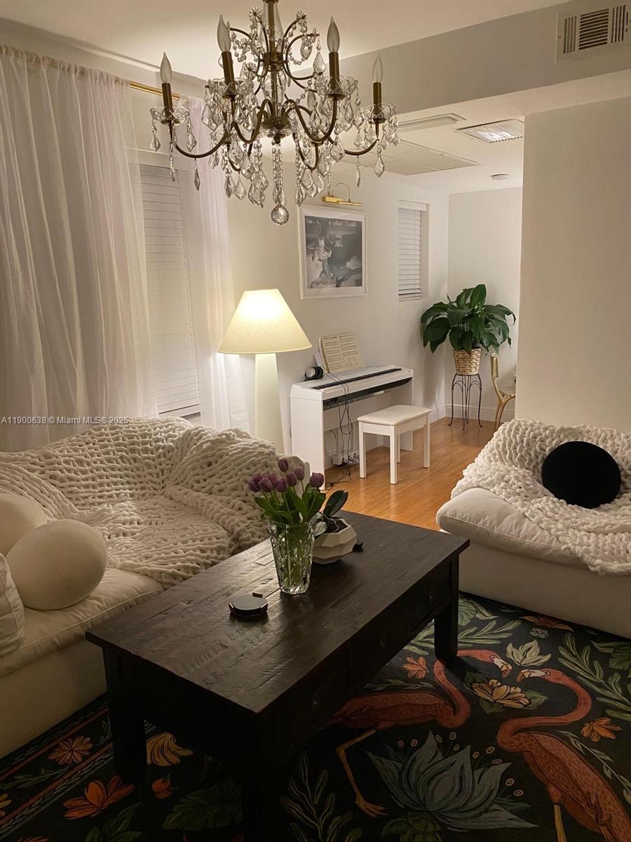 4812 Pine Tree Dr #204, Miami Beach FL 33140