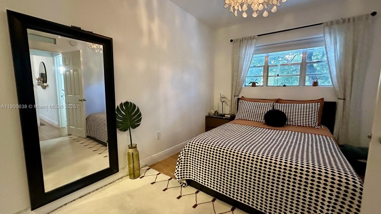 4812 Pine Tree Dr #204, Miami Beach FL 33140