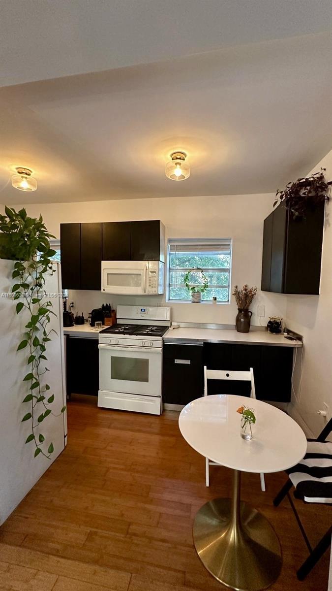 4812 Pine Tree Dr #204, Miami Beach FL 33140