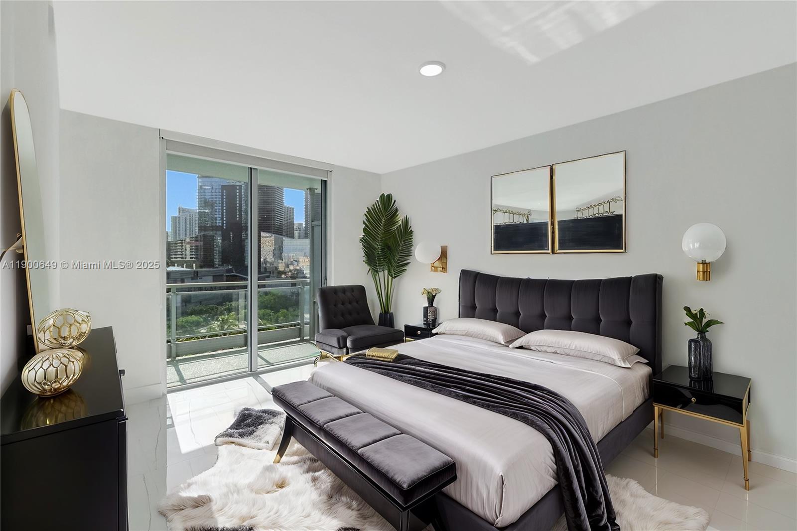 90 SW 3rd St #1602, Miami FL 33130