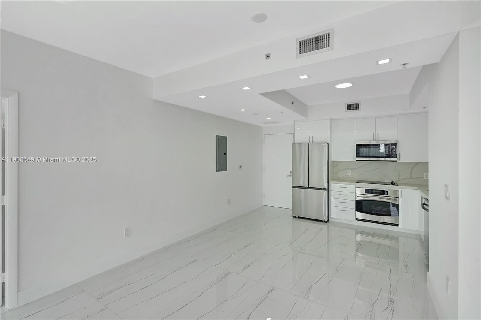 90 SW 3rd St #1602, Miami FL 33130