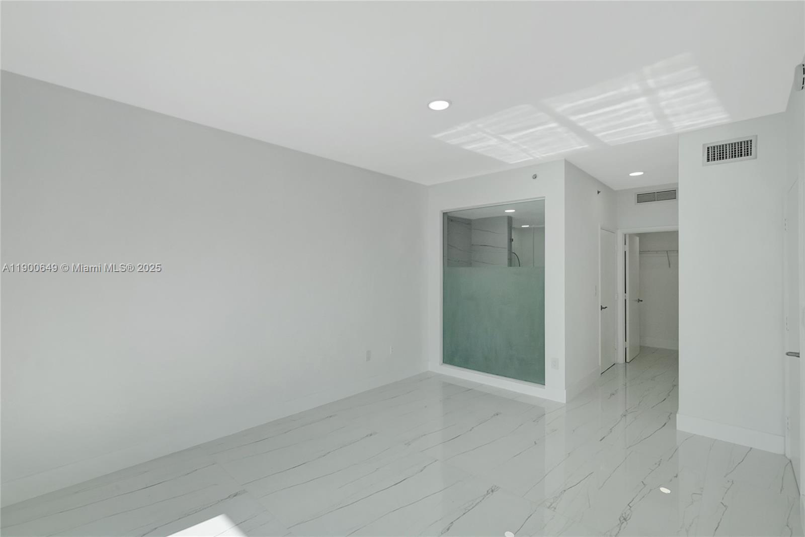 90 SW 3rd St #1602, Miami FL 33130