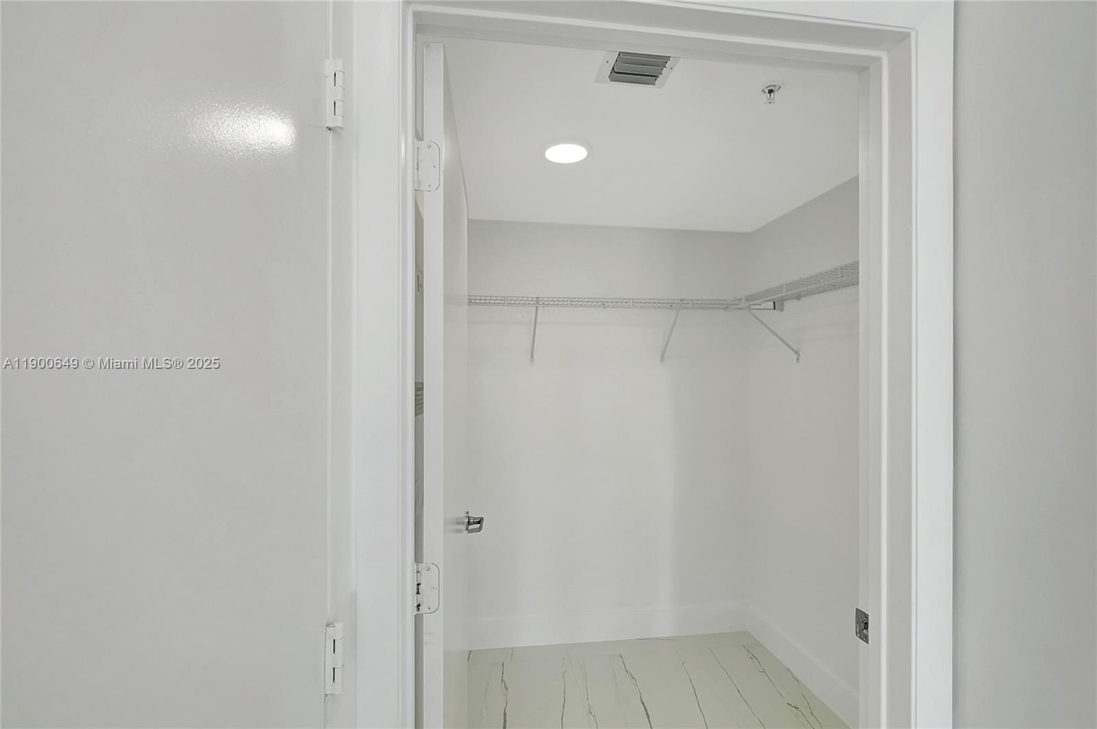 90 SW 3rd St #1602, Miami FL 33130