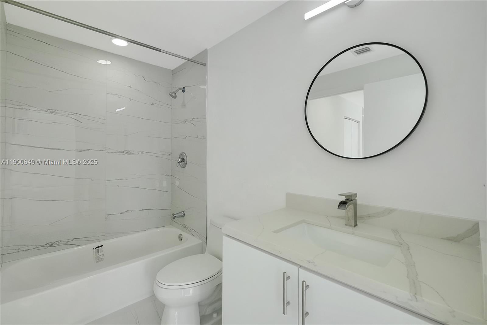 90 SW 3rd St #1602, Miami FL 33130