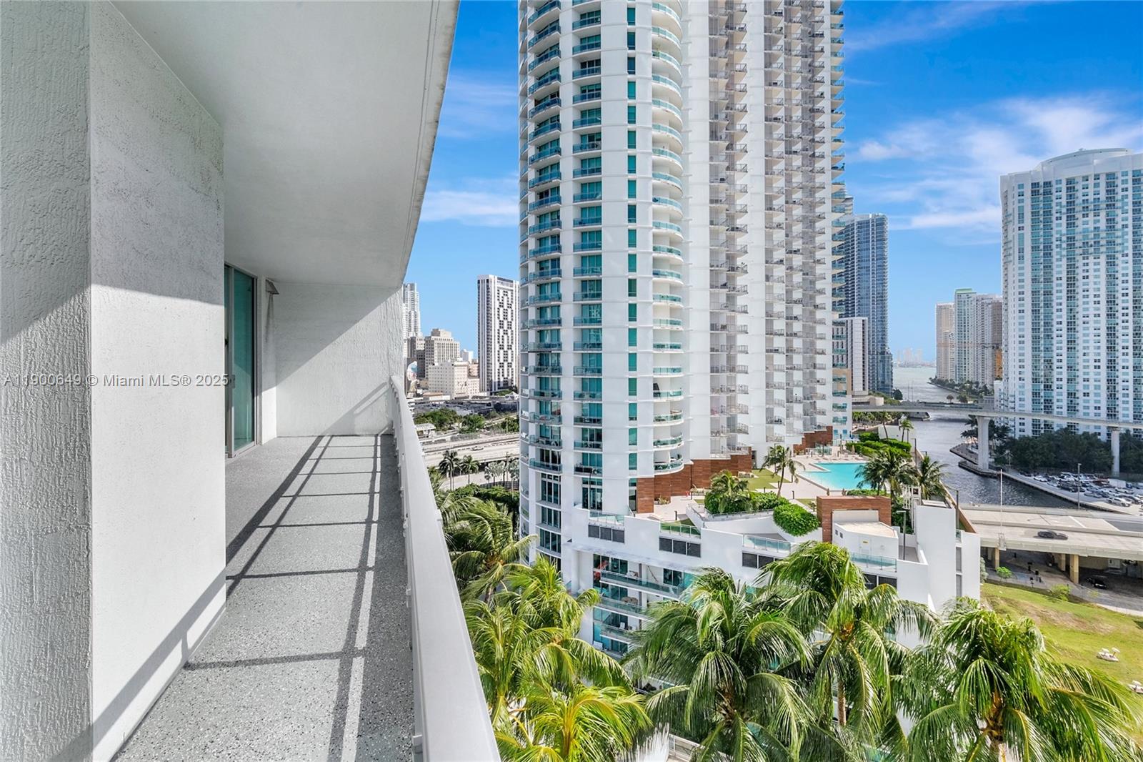 90 SW 3rd St #1602, Miami FL 33130