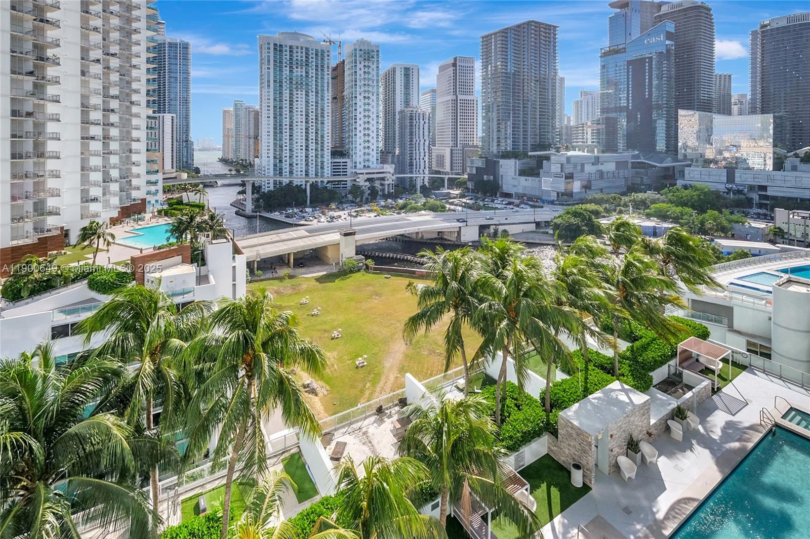 90 SW 3rd St #1602, Miami FL 33130