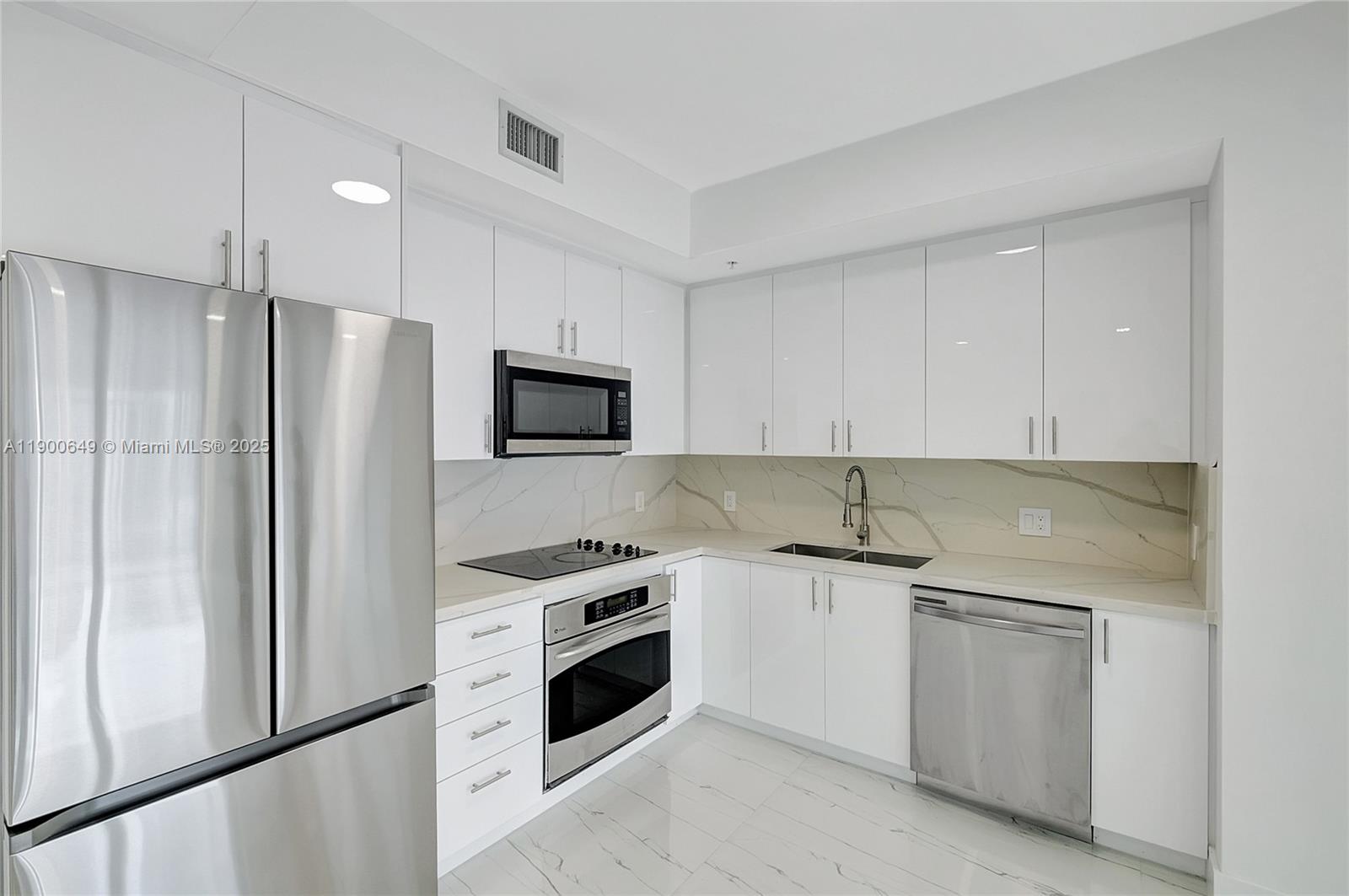 90 SW 3rd St #1602, Miami FL 33130