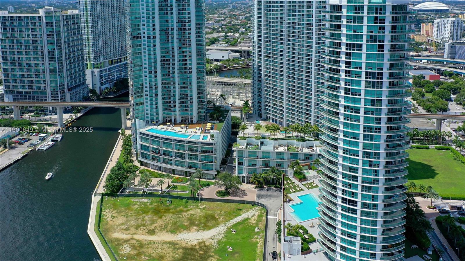 90 SW 3rd St #1602, Miami FL 33130