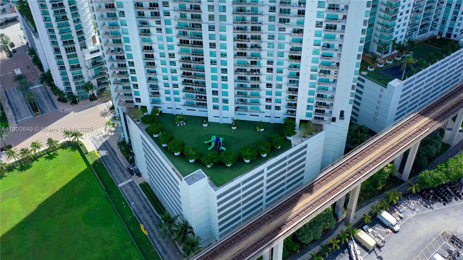 90 SW 3rd St #1602, Miami FL 33130